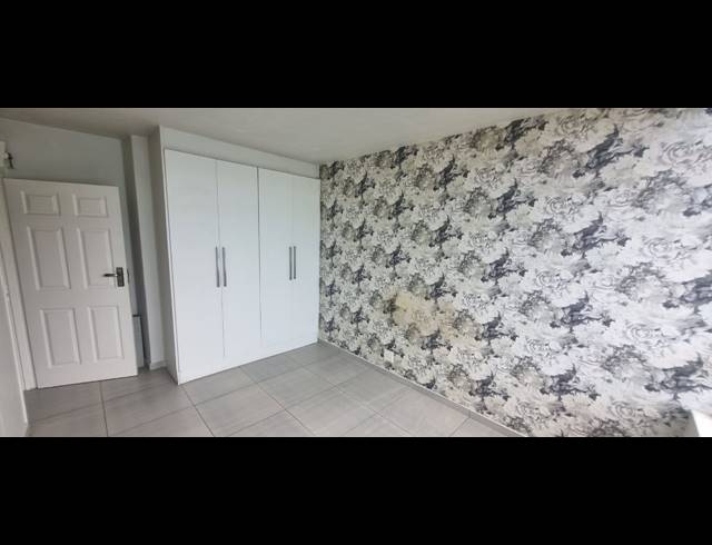 2 BEDROOM FLAT TO LET IN ESSENWOOD